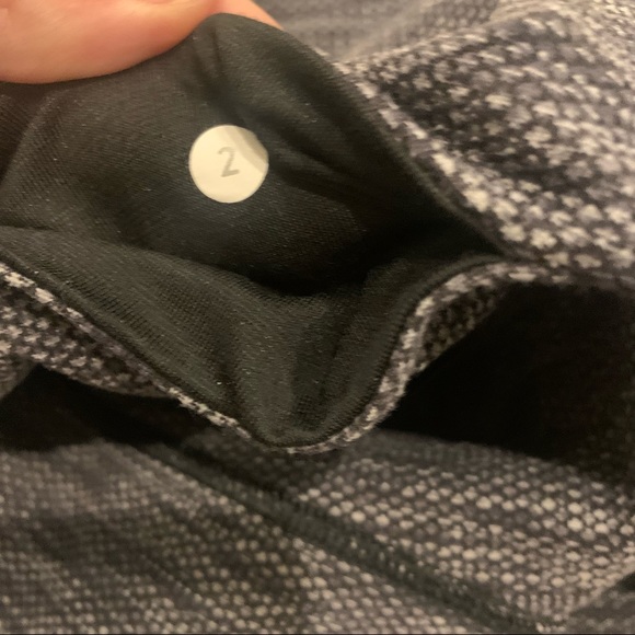 Lululemon leggings size 2 like new - Picture 4 of 5